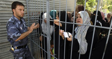 مسيرة نسائية بغزة تطالب بنصرة الأسرى فى سجون الاحتلال الإسرائيلى