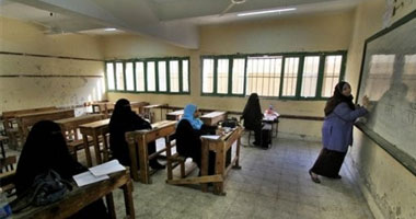 مشادات بين مدرسين ومدير إدارة تعليمية بأسيوط