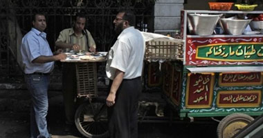 بيزنس عربات الفول.. القدرة تباع فى باب الشعرية من 500 إلى ألف جنيه