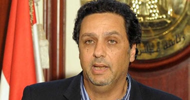 معركة كلامية بين شادى الغزالى حرب وحازم عبد العظيم على تويتر.. مؤسس "الشراكة الوطنية": يا ريت تقفل حنفية التخوين فلن أرد على لجان إلكترونية.. وعبد العظيم: "أنا مش الشاطر ولا حقوقى علشان يكون ليا لجان"