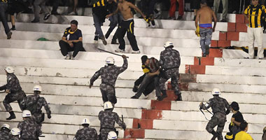 وزير الداخلية الألمانى يدعو إلى رد صارم على شغب الملاعب
