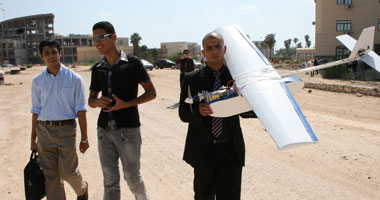 3 طلاب بـ"هندسة كفر الشيخ" يخترعون "طائرة مراقبة"
