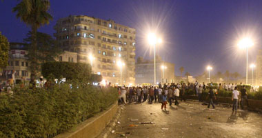 العشرات من معتصمى التحرير ينظمون مسيرة لدار القضاء العالى 