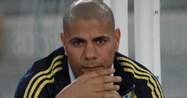 مدرب الإسماعيلي يجتمع مع لاعبه الشاب قبل مواجهة الزمالك