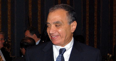 فاروق العقدة يتوجه إلى باريس 