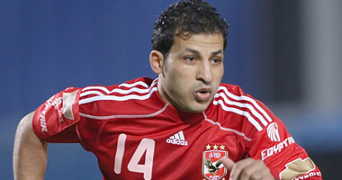 معوض يجدد للأهلى موسمين على بياض