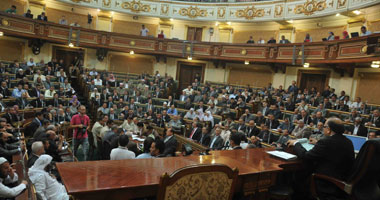 خلاف بين النواب حول قرار الرئيس بالتراجع عن عودة البرلمان.. مرزوق: القرار سياسى لإنهاء حالة الخلافات.. وعبد المجيد: التراجع "تكتيكى" لإعادة الحسابات.. "العمدة": صادم لأن الدستورية معينة من قبل المخلوع
