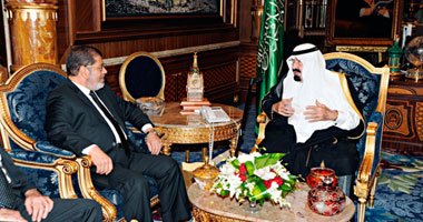 بالصور.. الملك عبد الله يستقبل الرئيس محمد مرسى فى أول زيارة خارجية