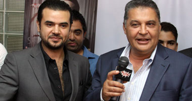 بالصور.. سامو زين يحتفل مع محسن جابر بصدور "الورد الأحمر" بمزيكا