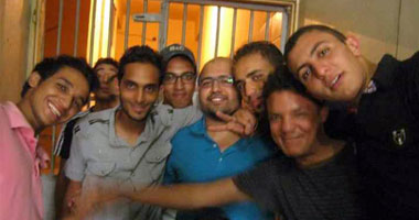 نشطاء يزورون شباب الثورة المحبوسين عسكرياً بالسويس