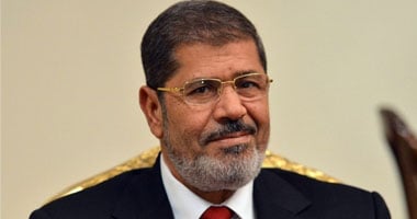 مرسى يصل مطار القاهرة قادما من السعودية