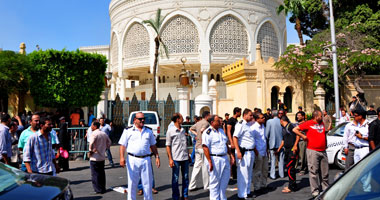 قوات الأمن تمنع أصحاب المطالب الفئوية من قطع الطريق أمام قصر الرئاسة
