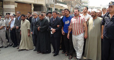 محافظ الدقهلية يقدم واجب العزاء فى شهيد الواجب الوطنى