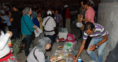 حفل إفطار أمام سجن طرة