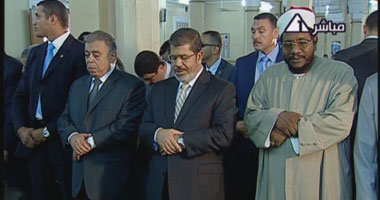 الرئيس مرسى يؤدى صلاة الجمعة بمسجد الحمد بالتجمع الخامس