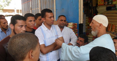 دهشور تحت حصار الشرطة.. إخلاء الكنيسة من الموجودين بها.. وتعزيزات أمنية حولها.. دموع الشباب وصراخ النساء وقرآن المساجد فى انتظار وصول جثمان "معاذ" للقرية عصرًا