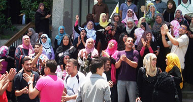"القوى العاملة" تنهى أزمة عمال "هنكل" للمنظفات مع إدارة الشركة