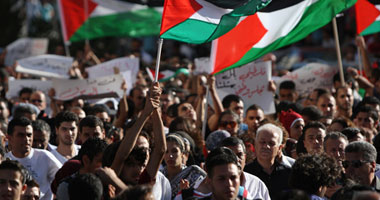 النازحون الفلسطينيون من سوريا يواصلون اعتصامهم أمام الأونروا