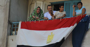 أعلام مصر رفرفت فى شرفات المنازل وفى السيارات وفى أيادى المتظاهرين 