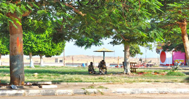 قوات الجيش تزيل الكافيتريات المجاورة للمجرى الملاحى بالسويس