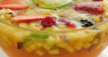طريقة عمل العصير بقطع الفواكه " الفخفخينا"