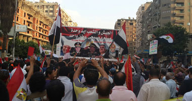 صور عبد الناصر والسيسى تتصدر مسيرة شبرا