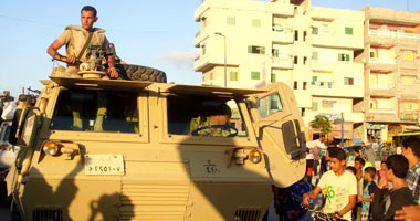 وصول دبابتين للجيش إلى محيط مسجد الفتح