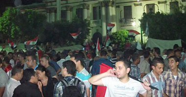 تزايد أعداد المتظاهرين المطالبين بإسقاط النظام فى أسيوط