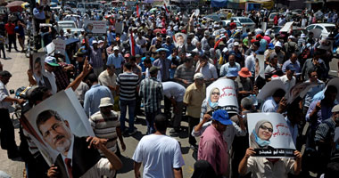 مؤيدو مرسى يتجمعون بـ"طلعت حرب" للخروج فى مسيرة لـ"دار لقضاء"