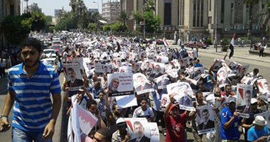 خطيب النهضة يلقى كلمة بالإنجليزية عقب الصلاة لتوضيح مطالب المعتصمين