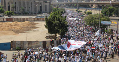 مؤيدو المعزول يشكلون دروعا بشرية حول مسيرة الفتح 