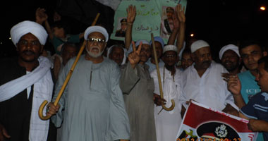مسيرة لمشايخ الطرق الصوفية بالبحر الأحمر تؤيد السيسى 