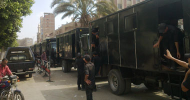 قوات الأمن تلاحق مؤيدى "المعزول" بشارع يوسف عباس