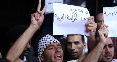 مشادات كلامية فى وقفة "التضامن مع غزة" بسبب إشارة"رابعة"