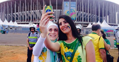 بالصور.. محجبة تساند البرازيل أمام هولندا