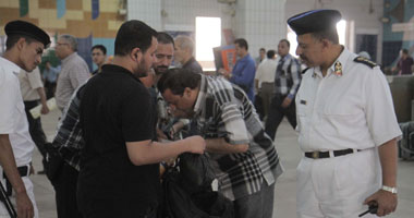بالصور.. مدير شرطة النقل والمواصلات يعلن خلو المترو من الباعة الجائلين باستثناء محطتى حلوان والمنيب.. ويؤكد: ضبط 21 ألف بائع و484 قضية تسول.. وسنخلى المحطتين المتبقيتين خلال أيام ولن نسمح بذلك مجددا