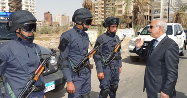 بالصور.. مدير أمن السويس يتفقد حملة مرورية