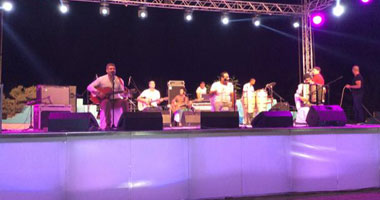 فريق وسط البلد يحيى حفلا فى "the music tent"
