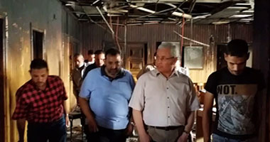 بالصور.. وزير التعليم العالى يتفقد آثار حريق "طب المنصورة" 