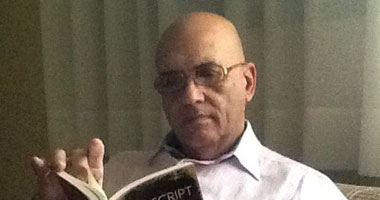 يقرأون الآن.. محمد سلماوى يتتبع تفاصيل "مخطوط عثر عليه فى أكرا" للبرازيلى باولو كويللو.. الرواية تدور حول البرديات التى وجدت بنجع حمادى بصعيد مصر وهربت للخارج وعادت للمتحف المصرى