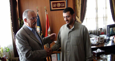 محافظ الدقهلية يكرم المزارع الأول فى إنتاجية الذرة الشامية