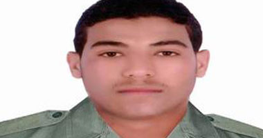 أهالى الريرمون بالمنيا يشيعون جثمان شهيد حادث الوادى الجديد