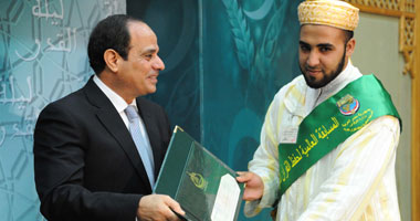 رسائل السيسى للأمة فى احتفال ليلة القدر.. كرم المرأة فى شخص الطفلة إسراء بتلاوة الافتتاحية.. حمل الأزهر مسئولية تجديد الخطاب الدينى.. طالب البسطاء بالدعاء لمصر.. ويؤكد: فرقة العرب وضعت فلسطين فى محنة