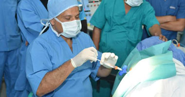 بالصور .. تفاصيل نجاح أول عملية علاج بالخلايا الجذعية بالسويس