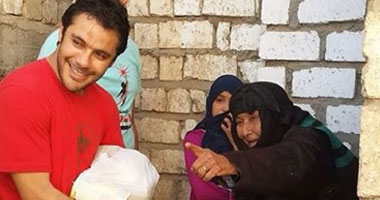 أحمد حسن يشارك فى حملة "فاعل خير"