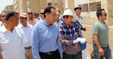 وزير الإسكان يصل مدينة الشروق ويلتقى برئيس الجهاز