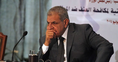 محلب يعقد اجتماعا مع وزراء المالية والتخطيط والنقل 