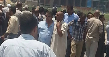 بالصور.. إضراب سائقى دسوق بموقف كفر الشيخ بسبب زيادة أسعار الوقود
