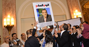 أسرة اليوم السابع حول رئيس التحرير فى حفل إفطارها السنوى "الألبوم الخامس"