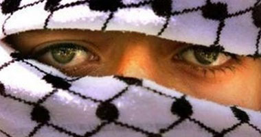 الصين .. تسيطر على سوق إنتاج الكوفية الفلسطينية